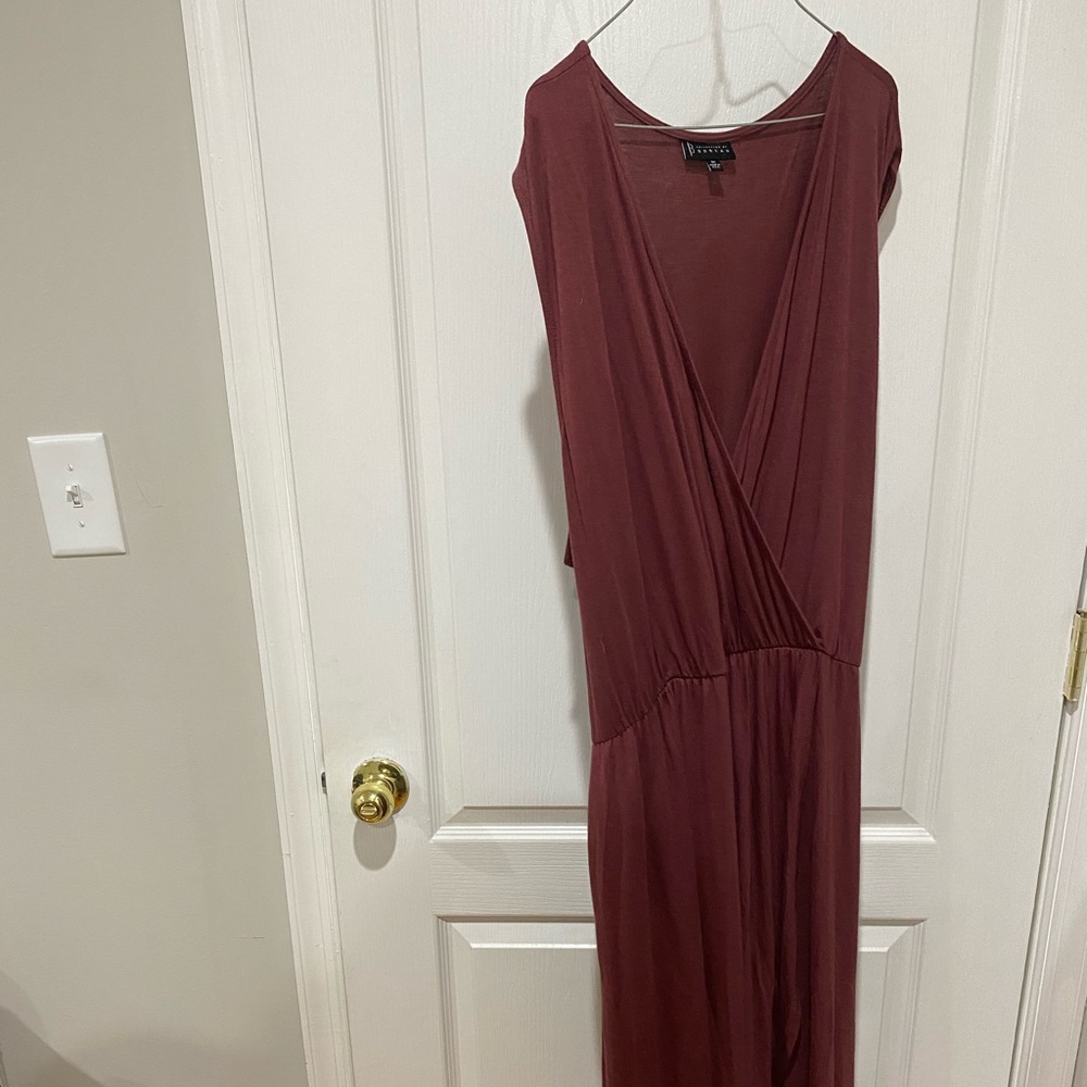 Burgundy sleeveless dress with tie in back